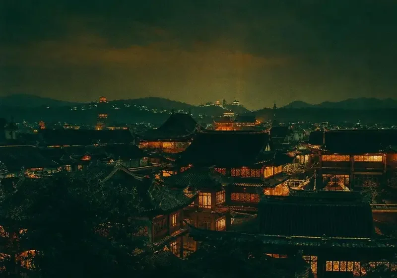 短剧快讯配图：黄果剧场集体改档十月档期，穿越重生题材占榜单近半