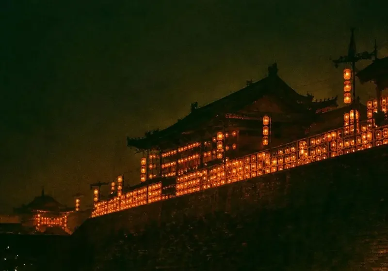 短剧快讯配图：《城楼月明》第82集大结局上线，城楼点灯一场戏登上热搜